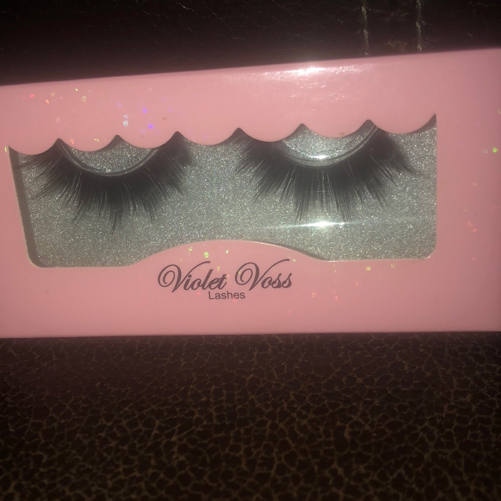 Violet Voss lashes